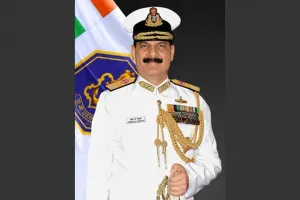 केंद्र की हरी झंडी, वाइस एडमिरल दिनेश कुमार त्रिपाठी होंगे अगले नौसेना प्रमुख