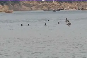 सूरत के 8 पर्यटक पोइचा के पास नर्मदा में डूबे, 1 बचाया गया, 7 की तलाश जारी