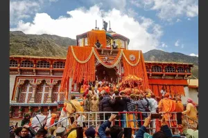 बदरीनाथ-केदारनाथ धाम पहुंचे मुकेश अंबानी, बीकेटीसी को 10 करोड़ रुपये का दिया दान