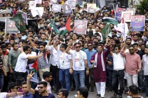 बांग्लादेश के विश्वविद्यालयों में फलस्तीन के समर्थन में छात्रों ने किया मार्च