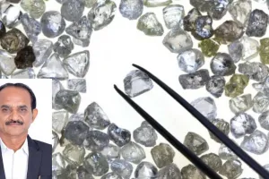 सूरत : अमेरिका-यूरोप में मंदी, डीटीसी ने कच्चे हीरे की कीमतें कम की