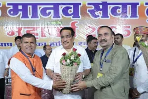 सूरत : छठ पूजा में शामिल होकर केंद्रीय मंत्री सी.आर.पाटिल ने जताया एनडीए की जीत पर भरोसा