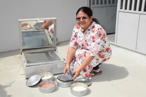 वडोदरा : 24 साल से ‘सूरज की रसोई’: वडोदरा की सुचिताबेन शाह आज भी सन कुकर में पकाती हैं रसोई
