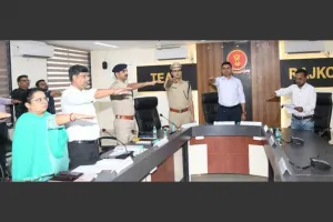 राजकोट कलेक्टर डॉ. ओम प्रकाश ने लिया सरकारी कामकाज का जायजा