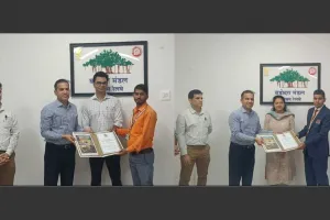 वडोदरा : सुरक्षित ट्रेन परिचालन में उत्कृष्ट कार्य हेतु वडोदरा मंडल के 41 रेल कर्मी सम्मानित