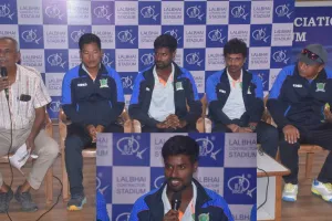 सूरत : 8 छक्के, 11 गेंदें, सबसे तेज़ अर्धशतक का विश्व रिकॉर्ड बनाने वाले आकाश चौधरी की कहानी