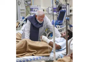 लाल किला विस्फोट: प्रधानमंत्री मोदी ने पीड़ितों से मुलाकात की