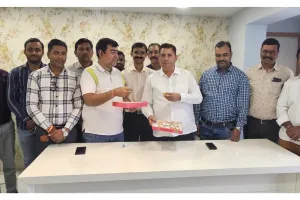 सूरत : बिहार विधानसभा चुनाव में एनडीए की जीत पर सूरत में जश्न, जापान मार्केट में कार्यकर्ताओं ने मनाया उत्सव