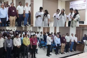 सूरत : सार्वजनिक यूनिवर्सिटी ने NSS के नेतृत्व में समूहगान के साथ वंदे मातरम के 150 वर्ष उत्साहपूर्वक मनाए