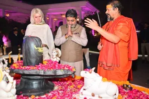 डॉ. अभिषेक वर्मा को आचार्य महामंडलेश्वर स्वामी कैलाशानंद गिरि जी महाराज का आशीर्वाद