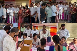 सूरत : केंद्रीय जल शक्तिमंत्री सी. आर. पाटिल ने लिंबायत में SIR कैंपों का दौरा किया