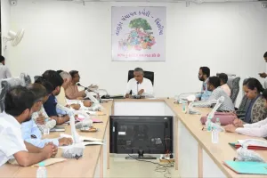 राजकोट : विंछिया में श्रम एवं कौशल विकास विभाग की समीक्षा बैठक, मंत्री कुंवरजीभाई बावलिया ने दिए दिशा-निर्देश
