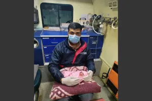 राजकोट : जसदण में काँटेदार झाड़ियों में मिला नवजात, 108 टीम और स्वास्थ्य विभाग ने बचाई जान