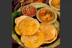 सूरत : अमावस्या पर बैटर टुमारो फाउंडेशन की आहार सेवा: स्लम विस्तार और श्री श्याम मंदिर में वितरित हुआ पौष्टिक भोजन