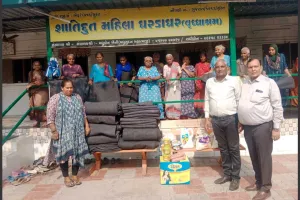 सूरत : वृद्धाश्रम में सेवा कार्य : बुजुर्गों को कंबल व राशन सामग्री का वितरण