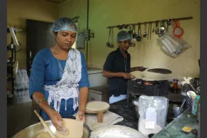 सूरत : आत्मनिर्भरता की मिसाल, आदिवासी महिला संगीताबेन ने ‘रूरल मॉल’ से बदली अपनी जिंदगी