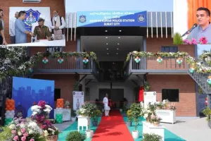 सूरत : हेलमेट न पहनने वालों को फूल देकर समझाएं- उपमुख्यमंत्री हर्ष संघवी