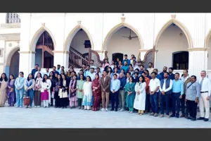 राजकोट : हेरिटेज कंज़र्वेशन वर्कशॉप के तहत आर्कियोलॉजिस्टों का राजकोट दरबार गढ़ दौरा