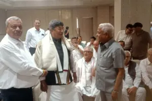 सूरत : हिसार नागरिक परिषद ने किया हिसार नगर निगम के मेयर प्रवीण पोपली का सम्मान