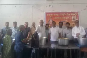 सूरत : अग्रवाल समाज जागृति सेवा समिति ने शेल्टर होम अलथान में छठी बार कराया सामूहिक भोजन