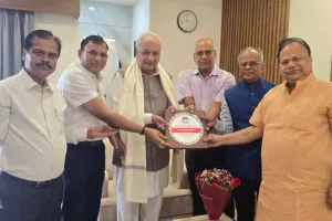 सूरत : बिहार के राज्यपाल आरिफ मोहम्मद खान से सूरत में बिहार विकास परिषद की औपचारिक भेंट