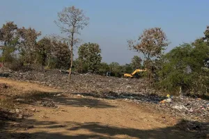 सूरत : खजोद का कचरा कांकरिया गांव के खेतों में डंप, दर्शन नायक ने नगर निगम के खिलाफ खोला मोर्चा, विजिलेंस जांच की मांग