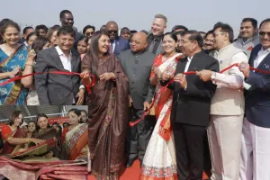 सूरत : चैंबर द्वारा 'ग्लोबल विलेज' और 'फूड एक्सपो' का आगाज़, अनारबेन पटेल ने महिला उद्यमियों को सराहा