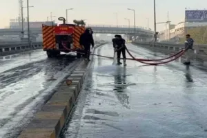 सूरत : सहारा दरवाज़ा ओवरब्रिज पर बड़ा हादसा, चलती बस का डीज़ल टैंक फटने से अफ़रा-तफ़री