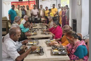 सूरत : अग्रवाल समाज जागृति सेवा समिति ने आसरा वृद्धा आश्रम में आठवीं बार कराया भोजन सेवा