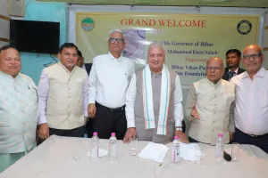 सूरत पहुंचे बिहार के राज्यपाल आरिफ मोहम्मद खान का भव्य स्वागत