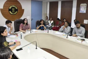 सूरत : स्पेशल रोल ऑब्ज़र्वर ऐश्वर्या सिंह ने सूरत में वोटर लिस्ट इंटेंसिव इम्प्रूवमेंट प्रोग्राम की प्रगति की समीक्षा की