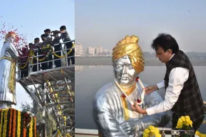 सूरत : स्वामी विवेकानंद जयंती पर सूरत मनपा ने दयालजी बाग में किया श्रद्धांजलि कार्यक्रम