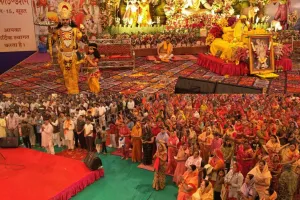 सूरत : संस्कारों की आसक्ति बंधन और भक्ति की आसक्ति से मुक्ति की प्राप्ति होती है : बाल संत भोलेबाबाजी 