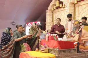 सूरत : गोपियों के जीवन में प्रतिदिन छहों ऋतुएं अनुभव होती हैं : स्वामी डॉ. श्री राजेंद्र दास देवाचार्य जी महाराज