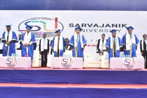 सूरत : सार्वजनिक यूनिवर्सिटी में चौथा दीक्षांत समारोह आयोजित, 2,000 से अधिक विद्यार्थियों को मिली डिग्रियां