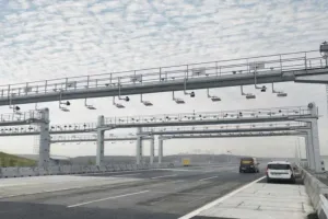 सूरत : टोल प्लाजा पर ब्रेक लगाने की छुट्टी! देश का पहला 'बैरियर-फ्री' टोल सिस्टम गुजरात में शुरू