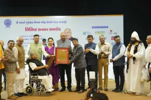 सूरत : पद्म श्री से सम्मानित सूरत की विभूतियों का चैंबर ऑफ कॉमर्स द्वारा भव्य सम्मान