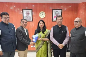 सूरत : टेक्सटाइल कमिश्नर से मिला चैंबर का डेलीगेशन, नई टीटीडीएस स्कीम और कॉमन फैसिलिटी सेंटर की मांग