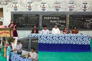 शारदा विद्यामंदिर में कक्षा 10 और 12 के विद्यार्थियों का भव्य विदाई समारोह आयोजित