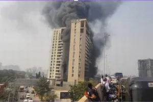 सूरत : सिटी लाइट में रूंगटा ऑस्ट्रिया बिल्डिंग के नीचे भीषण आग