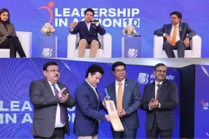 सूरत : बैंक ऑफ बड़ौदा का ‘लीडरशिप इन एक्शन’ कार्यक्रम, सचिन तेंदुलकर की मौजूदगी में उत्कृष्ट नेतृत्व का सम्मान
