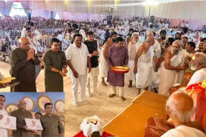 सूरत : आचार्य विजय यशोवर्मा सूरीश्वरजी के गच्छाधिपति पदप्रधान समारोह में शामिल हुए मुख्यमंत्री