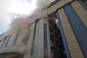 सूरत : मिलेनियम-1 मार्केट में भीषण आग से करोड़ों का कपड़ा राख, फायर ब्रिगेड ने 'ब्रिगेड कॉल' के जरिए पाया काबू