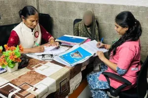 राजकोट : बस में मिली अनजान गर्भवती महिला को 181 और 112 हेल्पलाइन ने दिलाई सुरक्षा, परिवार से मिलवाया