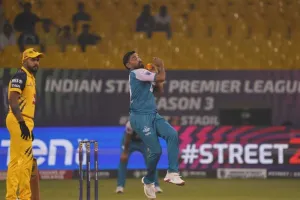 सूरत : आईएसपीएल सीजन-3: अहमदाबाद लायंस ने चेन्नई सिंघम्स को हराकर अंक तालिका में पहला स्थान किया पक्का