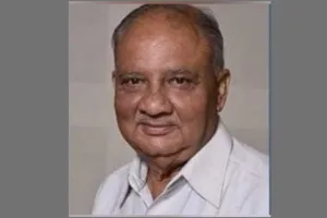 सूरत : छोटे व्यापारियों को राहत देने की मांग तेज, बिज़नेस टैक्स और बढ़ी फीस पर उठी आवाज