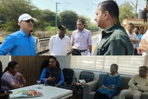 वडोदरा : मंडल रेल प्रबंधक राजू भडके द्वारा कपडवंज एवं मोडासा स्टेशनों का निरीक्षण