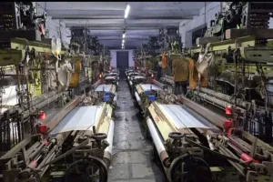 सूरत : गैस संकट और वैश्विक तनाव से टेक्सटाइल इंडस्ट्री पर संकट, पांडेसरा में पावरलूम यूनिट्स बंद