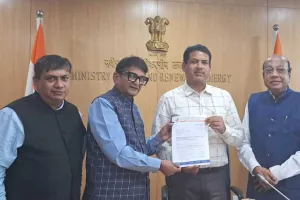 सूरत : सोलर इंडस्ट्री को राहत दिलाने की कवायद, चैंबर ऑफ कॉमर्स के डेलिगेशन ने दिल्ली में दी प्रजेंटेशन