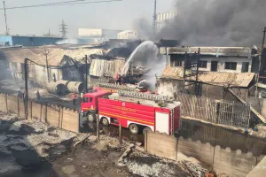 सूरत : सचिन होजीवाला में केमिकल वेयरहाउस में भीषण आग